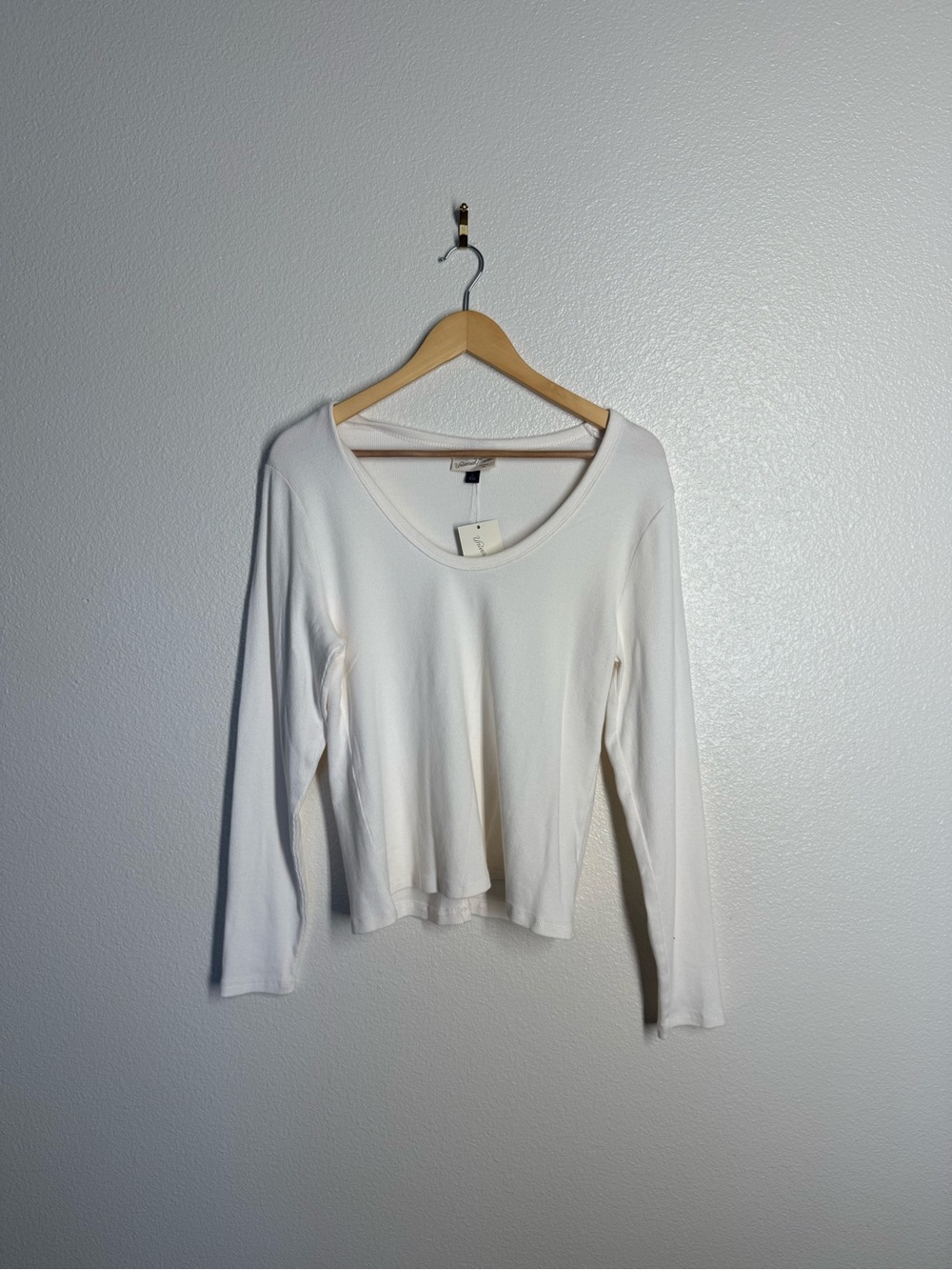 Universal Thread White Long Sleeve Scoop Neck Top